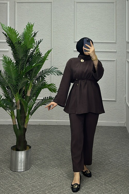 Kahve Rengi Eliz Pantolonlu Takım