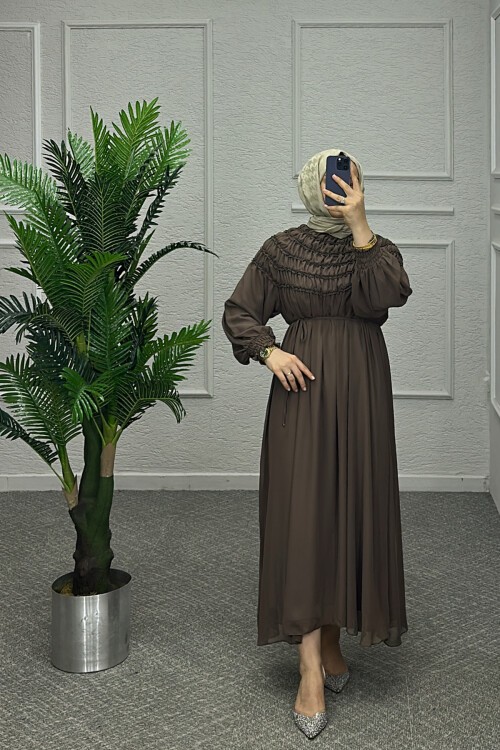 Kahve Rengi Piraye Elbise