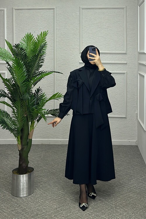 Siyah Fiyonk Etekli Takım